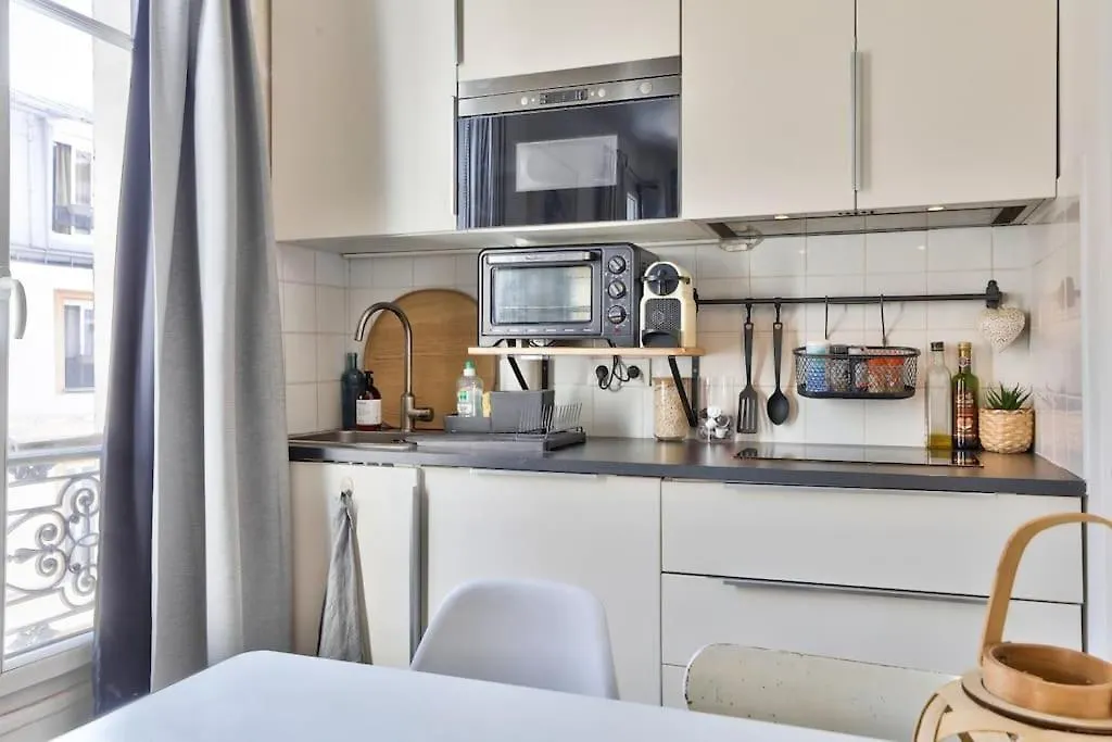 Elegant Studio Au Coeur De Montmartre Apartment Paris